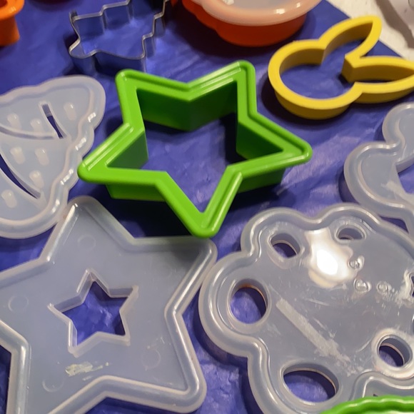 Cookie Cutters NEW Total of 12 - Picture 8 of 9